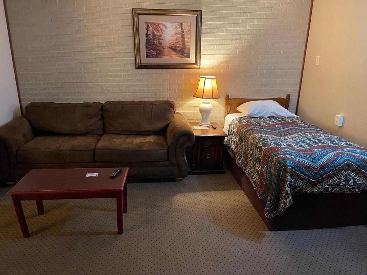 Highland Court Motel Fairmont Extérieur photo