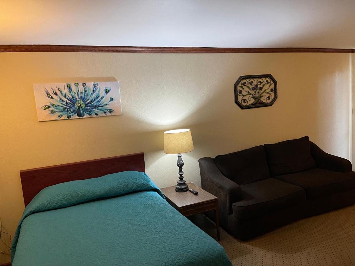 Highland Court Motel Fairmont Extérieur photo