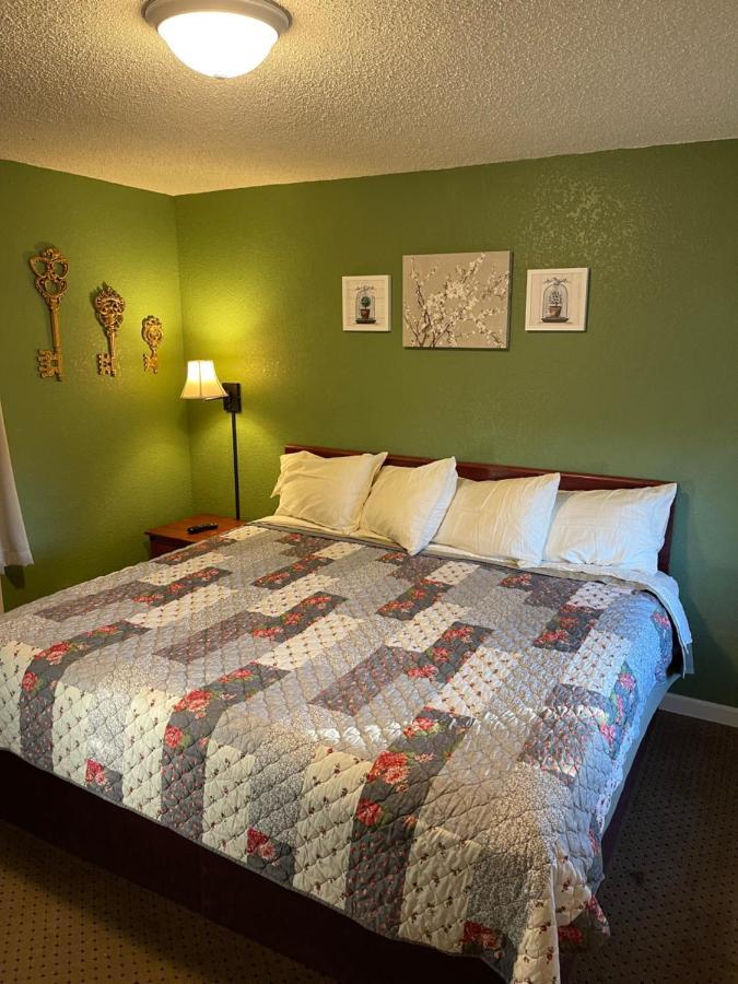 Highland Court Motel Fairmont Extérieur photo
