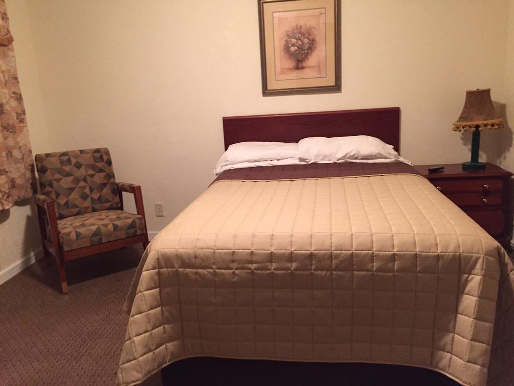 Highland Court Motel Fairmont Extérieur photo