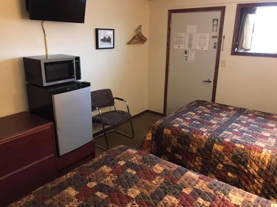 Highland Court Motel Fairmont Extérieur photo